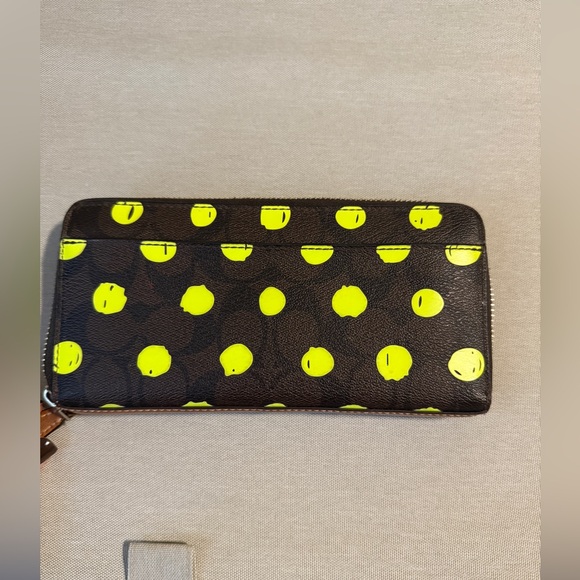 Coach zip around wallet - Picture 2 of 4